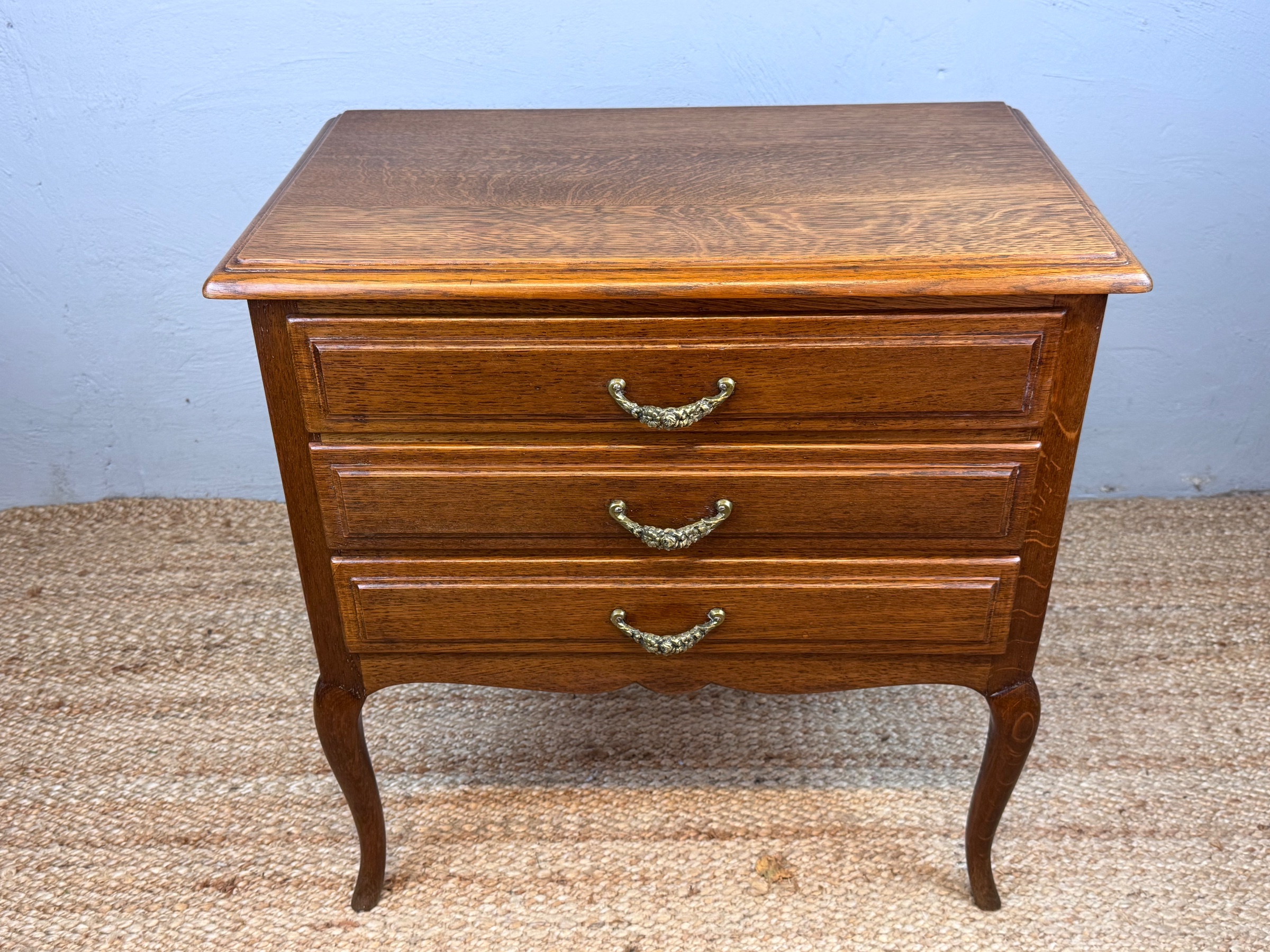 Eikenhouten kast in Louis XV-stijl