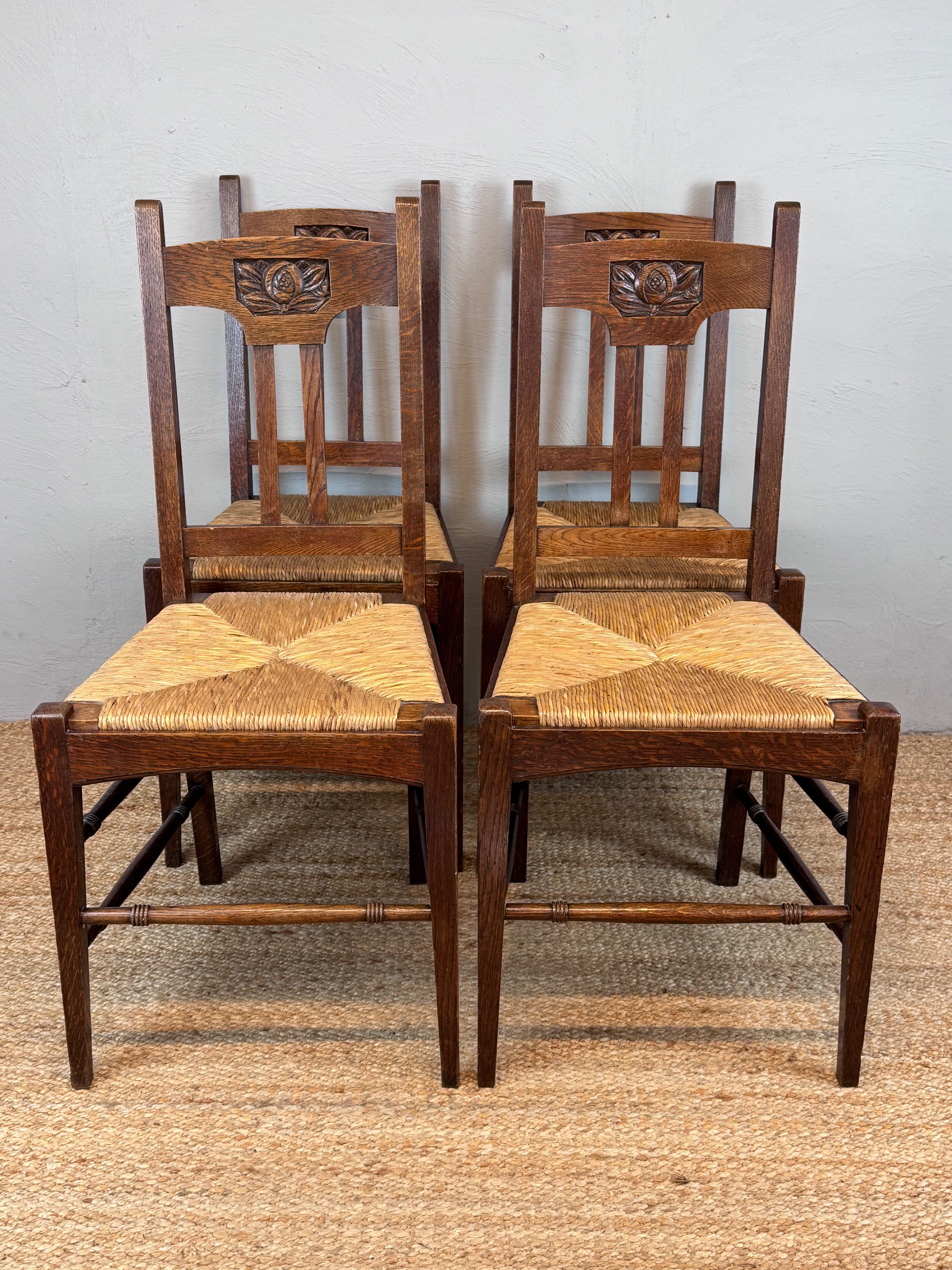 Vier eiken Arts & Crafts stoelen